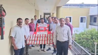 नगर: नगर येथे स्वस्तात सोने देण्याचे आमिष दाखवत लुटणारी टोळी जेरबंद;रोकड, मुद्देमाल जप्त; स्थानिक गुन्हे शाखेची कारवाई