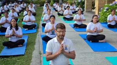 चम्पावत: अद्वैत आश्रम मायावती में योग दिवस काउंटडाउन कार्यक्रम का आयोजन, स्वस्थ वृद्धावस्था के थीम पर किया गया योग