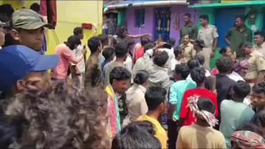 କୋରାପୁଟ: ଆଦିବାସୀ ଯୁବକଙ୍କୁ ନେଇ ଛୁରି ଭୁଷା କୁ ନେଇଁ ତୁମୁଳ କାଣ୍ଡ ।ଲକ୍ଷ୍ମୀପୁର ଆମ୍ବେଦକର ଛକ ରେ ରାସ୍ତାରୋକ
ଦୋକାନ ବଜାର ବନ୍ଦ