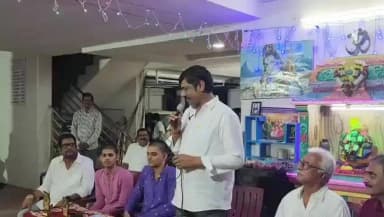 భీమవరం: పదో తరగతిలో ప్రతిభ కనబర్చిన విద్యార్థులకు సన్మానం చేసిన టీడీపీ రాష్ట్ర కార్యదర్శి కోళ్ల నాగేశ్వరరావు