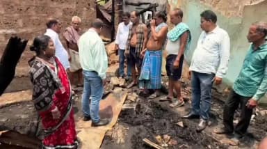 ଢେଙ୍କାନାଳ ସଦର: କହ୍ନେଇ ପାଳ ଅଗ୍ନି ବିପନ୍ନ ପରିବାରଙ୍କୁ ବିଜେଡିର ଏକ ପ୍ରତିନିଧି ଦଳ ଭେଟିଲେ