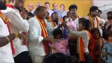 வேலூர்: டோல்கேட்டில் அதிமுக உட்பட மாற்றுக் கட்சியிலிருந்து விலகி 300க்கும் மேற்பட்டோர் தமிழக வெற்றிக் கழகத்தில் இணைவு நிகழ்ச்சி