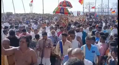 நாகப்பட்டினம்: அக்கரைப்பேட்டை மீனவ கிராமத்தில் உள்ள சப்த கன்னியம்மன் ஆலய மகா கும்பாபிஷேகம் வெகு விமர்சையாக நடைபெற்றது