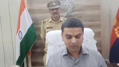 #Balrampurpolice
थाना महराजगंज तराई पुलिस द्वारा क्षेत्र में हुई चोरी की घटना का सफल अनावरण, 04 अभियुक्त किए गये गिरफ्तार, अभियुक्तों के कब्जे से चोरी गया माल व 02 लाख रू0 तथा घटना में प्रयुक्त चार पहिया वाहन बरामद
चोरी की घटना का सफल अनावरण के संबन्ध में #SPBalrampur की बाइट https://t.co/JZLBzVAr3b