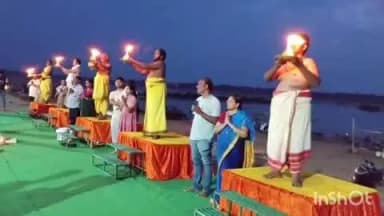 భద్రాచలం: భద్రాచలం లో గోదావరి నది హారతి కనులారా వీక్షించేందుకు అధిక సంఖ్యలో పాల్గొన్న భక్తులు