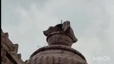 କଟକ ସଦର: ବଜ୍ରପାତ ପଡ଼ିଲା, ଭାଙ୍ଗିଲା ମାଁ କଟକ ଚଣ୍ଡୀ ମନ୍ଦିରର ଦଧିନଉତିର ପଥର