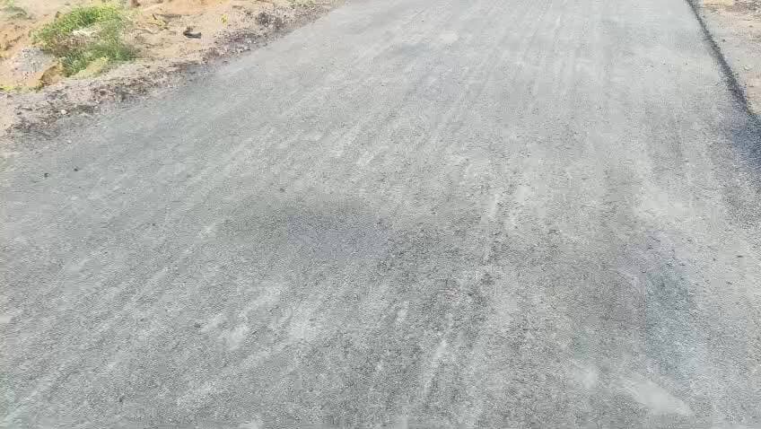 दुमका जिले के सरैयाहाट प्रखंड अंतर्गत तितमो(Titmo) टोलाकोरिया टीकर का नया बना
सड़कगुणवत्ताहीन और घटिया है।