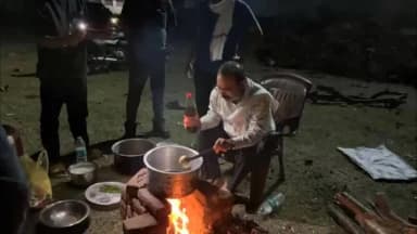 राजनगर: खजुराहो विधायक अरविंद पटेरिया का अनोखा अंदाज, तालाब गहरीकरण कार्य के निरीक्षण के दौरान श्रमदानियों संग बनाया भोजन, साझा