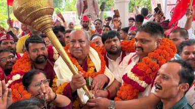 सोहावल: निषाद पार्टी के संस्थापक डॉक्टर संजय निषाद का जन्मदिन धूमधाम से मनाया गया