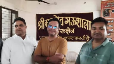 महादेव गौशाला में स्वयंसेवको ने तरबूज खिला के , स्वच्छता साथ की गौ सेवा