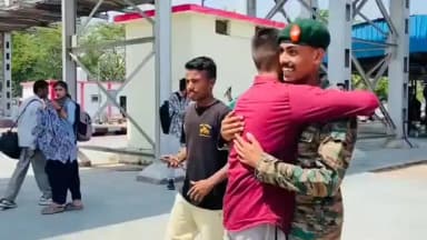 पिपरिया: अग्निवीर आदेश राजपूत का पिपरिया के रेलवे स्टेशन पर किया भव्य स्वागत।