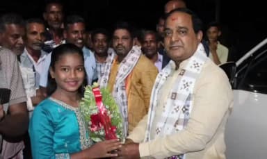 ଢେଙ୍କାନାଳ ସଦର: ବିଭିନ୍ନ ଗ୍ରାମ ବୁଲି ଲୋକଙ୍କ ସମସ୍ୟା ବୁଝିଲେ ଯୋଗାଣ ମନ୍ତ୍ରୀ