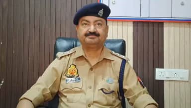 दिनांक 08.06.2026 को थानाक्षेत्र जगदीशपुर अन्तर्गत ग्राम लोढियावा में हीरालाल द्विवेदी को अज्ञात व्यक्ति द्वारा गोली मारकर हत्या कर देने की सूचना प्राप्त होने पर थाना जगदीशपुर पुलिस द्वारा की जा रही वैधानिक कार्यवाही के संबंध में #CO_मुसाफिरखाना द्वारा दी गयी बाइट। @Uppolice https://t.co/nvKyruX8ZZ