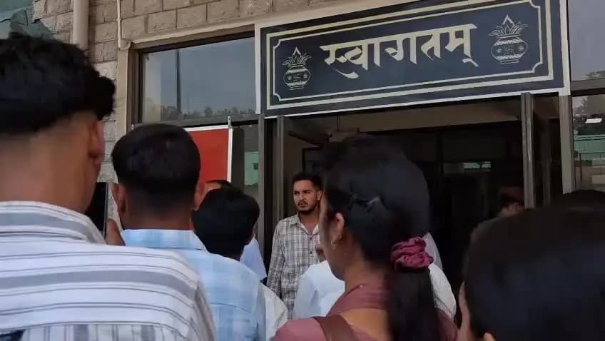 Spu students protest against examination of Bed 2 sem #university #mandi #spu #sardarpatel #himachal
