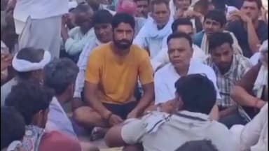 खण्डार: खंडार मई कला स्टेट हाईवे पर करंट लगने से युवक की मौत, आक्रोशित ग्रामीणों ने लगाया जाम
