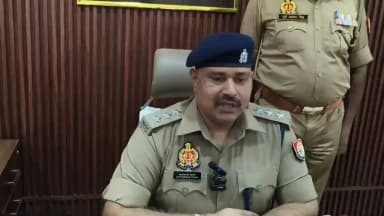 थाना वाल्टरगंज व सर्विलांस टीम की संयुक्त कार्यवाही में हत्या के मुकदमे का सफल अनावरण करते हुए मानिकचंद चौराहे से तथाकथित मृतक को सकुशल जीवित बरामद कर उसे मा0 न्यायालय के समक्ष प्रस्तुत कर की जा रही विधिक कार्यवाही के संबंध में #CO_सदर की बाइट
@Uppolice @AdgGkr @digbasti https://t.co/pJ6boqMQMo
