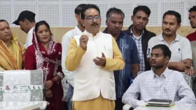 चमोली: कलेक्ट्रेट सभागार में आयोजित हुआ पहला जनता दरबार कार्यक्रम, निजमुला घाटी के जनप्रतिनिधियों ने रखी विभिन्न जन समस्याएं