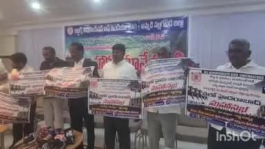 నల్గొండ: నల్లగొండ పట్టణంలో చలో హైదరాబాద్ వాల్ పోస్టర్ విడుదల