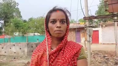 प्रधानमंत्री जन धन योजना के तहत खाता खुलवाई हूं।
पहली बार बैंकिंग व्यवस्था से जुड़ने का अवसर मिला और आर्थिक लेन-देन आसान हुआ। मैं प्रधानमंत्री जी का धन्यवाद देती हूं :- आशा साहाने, जिला शहडोल
#12YearsOfGaribKalyan #शहडोल #shahdol