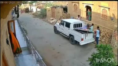 जैसलमेर: रानीसार कच्ची बस्ती में मकान पर कब्जा करने पहुंचे बदमाशों की मोहल्ले वासियों ने जमकर पिटाई की, वीडियो हुआ वायरल