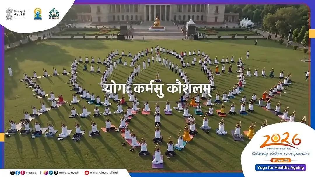 क्या आपके पास अपने ही जीवन के लिए महज़ 10 मिनट हैं? आइए, इस कहानी से समझें कि कैसे आज का एक छोटा सा फैसला आपका कल पूरी तरह बदल सकता है। एक ने 'वक्त नहीं है' की मजबूरी को चुना और दूसरे ने 'योग' के संकल्प को साठ साल की उम्र में दोनों का नतीजा आपकी आंखें खोल देगा।
अंतरराष्ट्रीय योग दिवस 2026 की थीम Yoga for Healthy Ageing भी हमें सीधे तौर पर यही संदेश देती है कि बढ़ती उम्र में एक स्वस्थ, सक्रिय और खुशहाल जीवन के लिए योग ही हमारा सबसे बड़ा निवेश है।
#IDY2026 #YogaForHealthyAgeing #IDY #InternationalDayOfYoga2026 #Yoga365 #InternationalDayOfYoga
@narendramodi @mppratapraojadhao @mdniyyoga @mib_india @akashvani_air @aiia_gov @ddnational @airnewsalerts @ani_trending @ptinews_multimedia @unitednewsofindia @mygovindia @mygovassamese @mygov.hindi