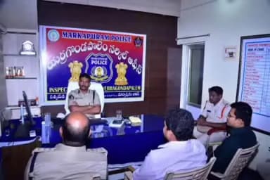 యర్రగొండపాలెం: ఎర్రగొండపాలెం లో నిర్వహించిన ప్రజా సమస్యల పరిష్కార వేదికలో 36 అర్జీలు వచ్చినట్లు తెలిపిన ఎస్పి హర్షవర్ధన్ రాజ్