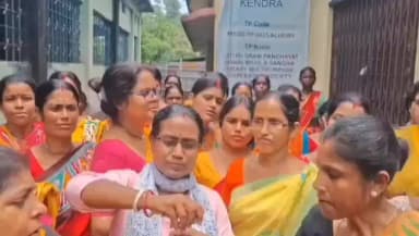 আলিপুরদুয়ার ২: তুর তুরি সংঘ ভবনে তালা দিল স্বনির্ভর গোষ্ঠীর মহিলারা