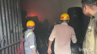 गाज़ियाबाद: राजेंद्रनगर में टायर फैक्ट्री में लगी भीषण आग, दमकल टीम ने कड़ी मशक्कत के बाद आग पर पाया काबू