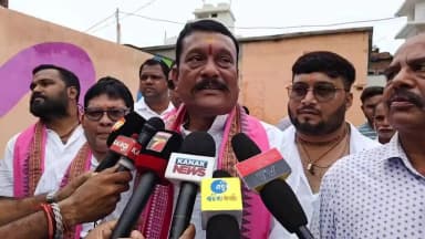 ପଦ୍ମପୁର: ପଦ୍ମପୁର ରେ ନବ ନିର୍ମିତ ଦୈନିକ ବଜାରର ଶୁଭ ଉଦଘାଟନ କଲେ ବରଗଡ଼ ସାଂସଦ ପ୍ରଦୀପ ପୁରୋହିତ