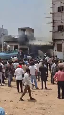 बस्सी: राजधानी जयपुर के खोह नागोरियान इलाके में मंगलवार सुबह पटाखा फैक्ट्री में भीषण आग लगने से हुआ बड़ा हादसा