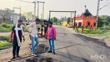 निरसा/चिरकुंडा: चिरकुंडा नेहरू रोड,पंचमुखी मंदिर फाटक के पास क्षतिग्रस्त सड़क की मरम्मत कार्य जारी स्थानीय लोगों में खुशी