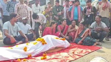ବରଗଡ: ପୁରୋହିତ ଜେନେରାଲ ହସ୍ପିଟାଲ ସମ୍ମୁଖରେ ମୃତ ମହିଳାଙ୍କ ଶବ ରଖି ଆନ୍ଦୋଳନ କଲେ ପରିବାର ଲୋକେ