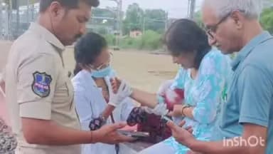 కొత్తగూడెం: రైల్వే స్టేషన్ లో కదులుతున్న రైలు నుంచి దిగిన మహిళకు గాయాలు, 108 ద్వారా ఆసుపత్రికి తరలింపు