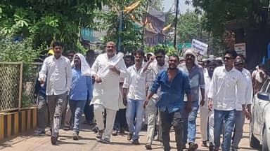 सोहागपुर: सोहागपुर में किसानों की समस्याओं को लेकर कांग्रेस का प्रदर्शन, एसडीएम को सौंपा ज्ञापन