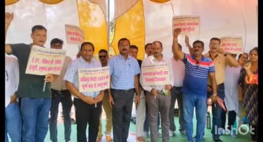रायसेन: रायसेन में संविदा स्वास्थ्य कर्मचारियों की हड़ताल आठवें दिन भी जारी, स्वास्थ्य सेवाएं ठप