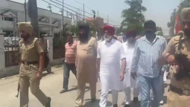 ਕਪੂਰਥਲਾ: ਕਾਂਗਰਸ ਵਿਧਾਇਕ ਸੁਖਪਾਲ ਸਿੰਘ ਖਹਿਰਾ ਤੇ ਕੌਂਸਲਰਾਂ ਨੇ ਆਮ ਆਦਮੀ ਪਾਰਟੀ ਦੀ ਧੱਕੇਸ਼ਾਹੀ ਵਿਰੁੱਧ ਬੇਗੋਵਾਲ ਕੀਤਾ ਰੋਸ ਵਿਖਾਵਾ