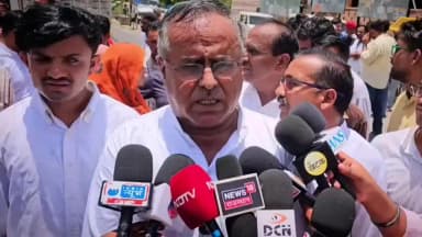 बाड़मेर: बाड़मेर में कांग्रेस नेता फतेह खान ने जिला कलेक्ट्रेट के बाहर मीडिया से बातचीत में भाजपा सरकार पर किया हमला