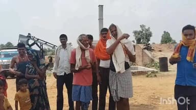 मनिका: मनिका के चौकिया में संचालित प्लांट से परेशान ग्रामीण ने किया अलकतरा प्लांट का जमकर विरोध#jansamsaya