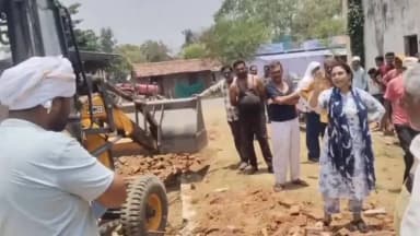 करेली: करपगांव में बुलडोजर पर ब्रेक!जेसीबी के सामने डटा किसान,तहसीलदार के बिगड़े बोल वीडियो हो रहा सोशल मीडिया पर वायरल