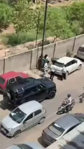 सांगानेर: जयपुर के त्रिपोलिया गेट इलाके में कार चालक के साथ मारपीट और अपहरण का प्रयास, अज्ञात बदमाशों ने युवक से की मारपीट
