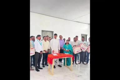 ಗುರುಮಿಟ್ಕಲ್: ಪಟ್ಟಣದಲ್ಲಿ ಕಾರ್ಮಿಕ ಇಲಾಖೆ ವತಿಯಿಂದ ಬಡ ಕಾರ್ಮಿಕರಿಗೆ ಕಿಟ್ ವಿತರಿಸಿದ ಶಾಸಕ ಶರಣಗೌಡ ಕಂದಕೂರ