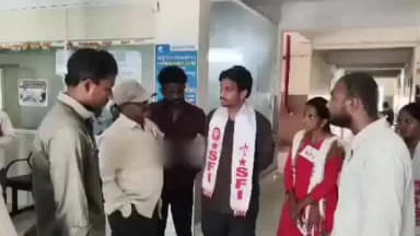 భీమవరం: రాయలంలోని ఓ ప్రైవేట్ విద్యాసంస్థలో విద్యా సామాగ్రి విక్రయాలపై SFI ఫిర్యాదుతో అధికారుల తనిఖీలు