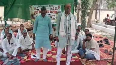 कुटुंबा: कुटुंबा में बिहार में बढ़ती महंगाई, भ्रष्टाचार और बदहाल कानून-व्यवस्था के खिलाफ राजद नेताओं ने किया धरना