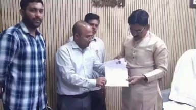 ऋषिकेश: ऋषिकेश में एसआईआर अभियान ने पकड़ी रफ्तार, 179 बूथों पर घर-घर पहुंच रहे बीएलओ