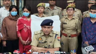 थाना बिलासपुर, एसओजी, रामपुर एवं तेलंगाना पुलिस की संयुक्त टीम द्वारा चोरी के अभियोग का सफल अनावरण कर अन्तर्राष्ट्रीय गिरोह का भंडाफोड करते हुए 01 अभियुक्त एवं 02 अभियुक्ता को गिरफ्तार करने के सम्बन्ध में #एसपी_रामपुर द्वारा की गई प्रेस कान्फ्रेंस ।
#UPPolice
#Rampurpolice https://t.co/VcCQZbvT86