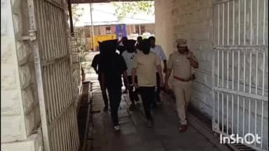 मिरज: मिरजेत शिव अथनिकर प्राणघातक हल्ला प्रकरणी आणखी एक कार, एक बुलेट मोटारसायकल,आणि पाच हत्यारे जप्त