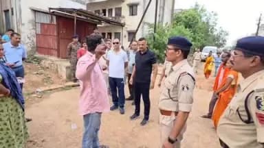 कवर्धा: बुधवार तड़के सुबह घुघरी रोड अटल आवास में कबीरधाम पुलिस ने की बड़ी रेड, ड्रोन निगरानी में चला सर्च ऑपरेशन