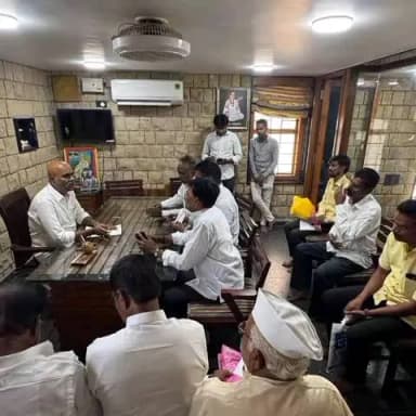 ಕಲಬುರಗಿ: ನಗರದ ತಮ್ಮ ನಿವಾಸದಲ್ಲಿ ಜನಸ್ಪಂದನ ನಡೆಸಿದ ಕೆಕೆಆರ್ಟಿಸಿ ಅಧ್ಯಕ್ಷ ಅರುಣಕುಮಾರ ಪಾಟೀಲ್