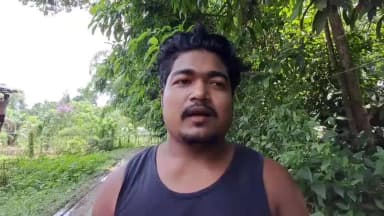 সোণাৰি: চোকৰ গাঁওৰ পথটো বিভাগীয় কৰ্তৃপক্ষক মেৰামতি কৰিবলৈ টিয়কঘাটত দাবী জনালে স্থানীয় যুৱকে