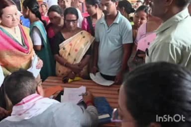 টিংখং: টিংখাঙৰ বিধায়ক কাৰ্যালয় বিভিন্ন জনে সম্বৰ্ধনা জনালে মন্ত্ৰী বিমল বৰাক